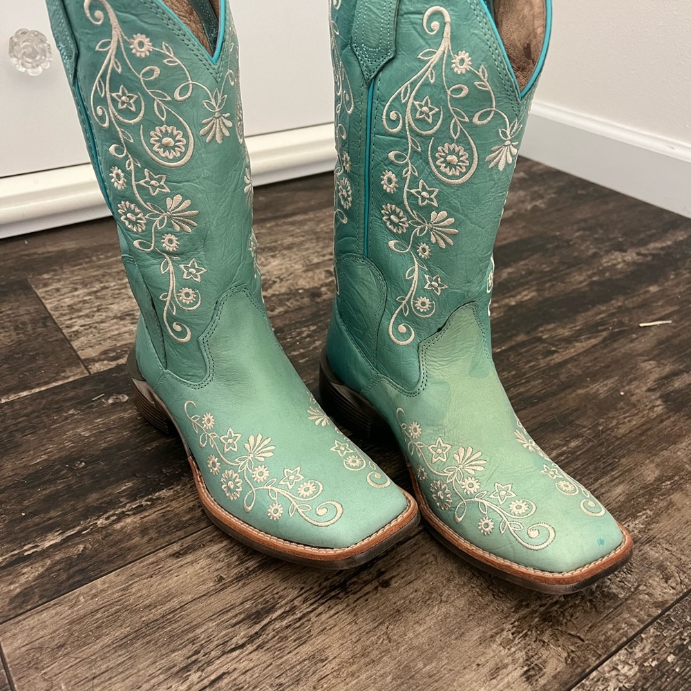 Embroidered Turquoise Cowgirl Boots